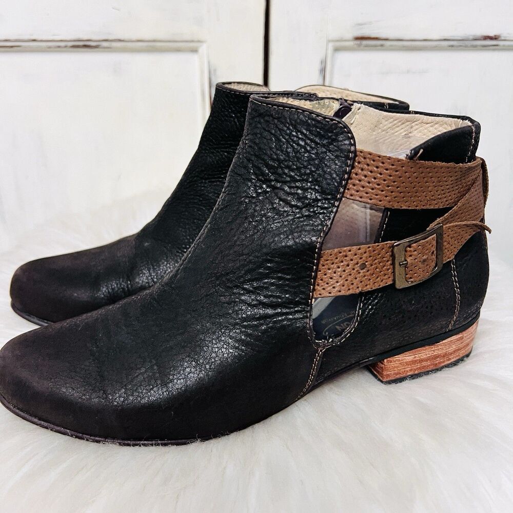 1000ton Cotacahi Ecuador Black Leather Handcrafted Strappy Ankle Boots - Size 7